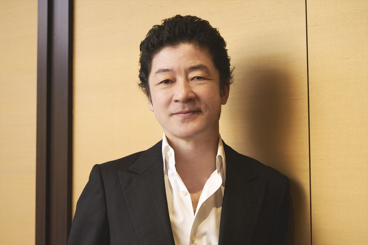 浅野忠信＆大森南朋、“お笑い将軍”を前に挑んだ全力コメディ　「光栄」も、「かなり悩みました」