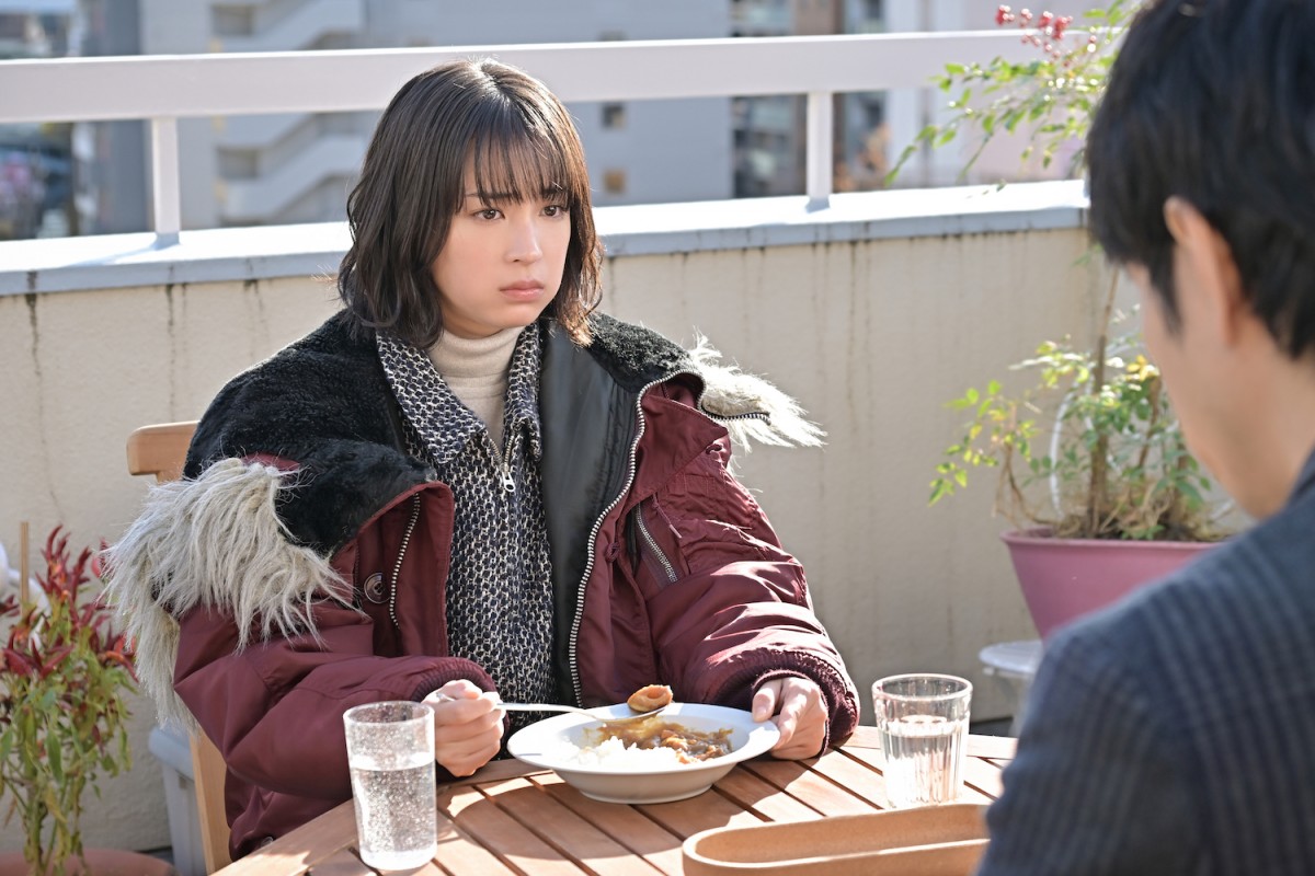 『クジャクのダンス、誰が見た？』謎のカラビナ男が第1話に続いて登場　ネット騒然「何者！？」「やけにイケボ」
