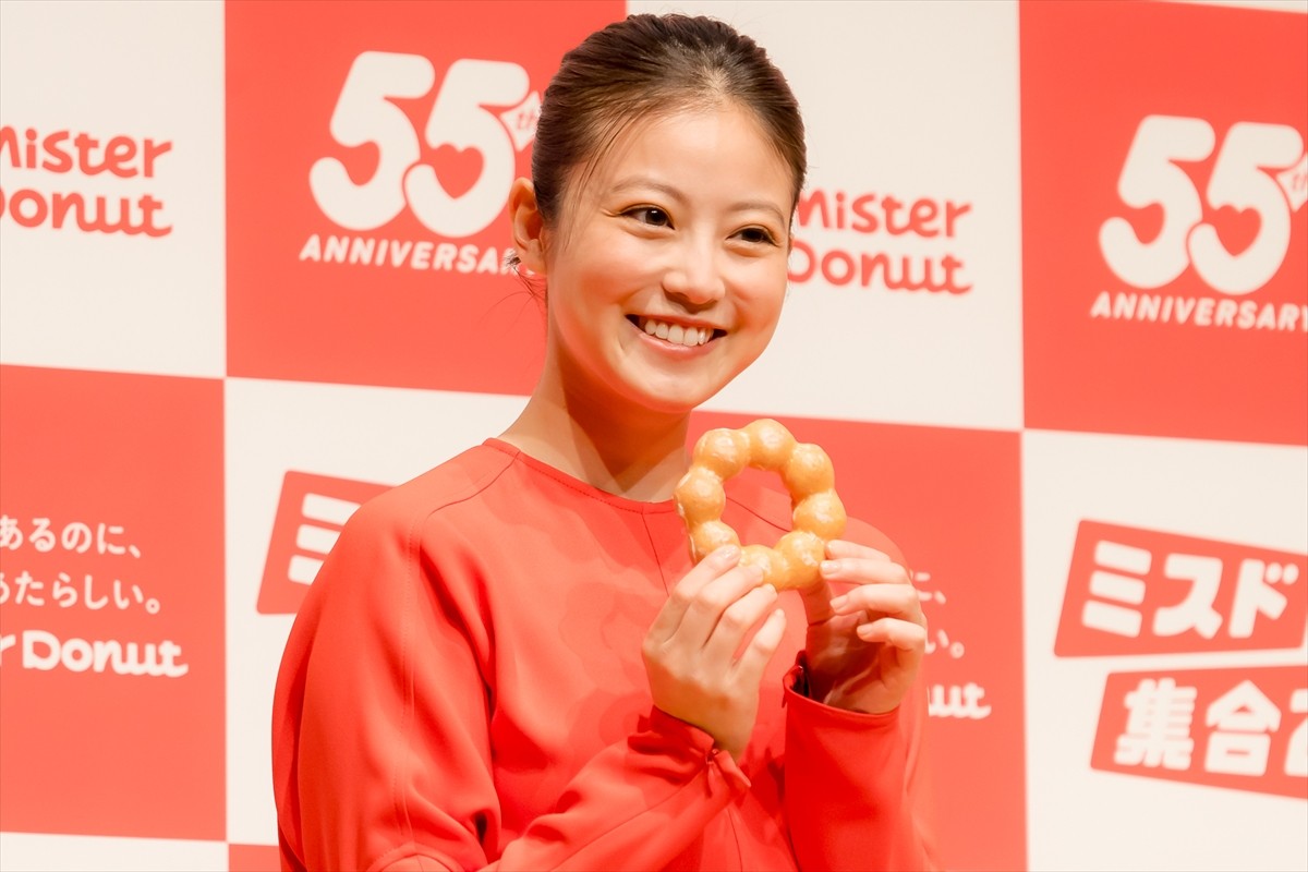 今田美桜、誕生日プレゼントのポン・デ・リングクッションに大喜び「すっごくうれしいです！」