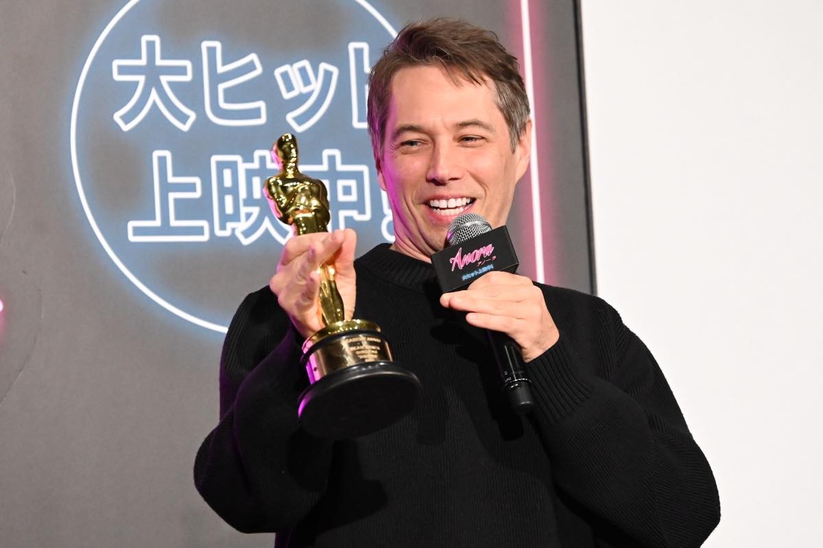 アカデミー賞5冠『ANORA アノーラ』ショーン・ベイカー監督来日　憧れの梶芽衣子とハグ