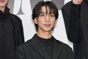 舞台『IMPACT』製作発表記者会見に出席した鈴木大河