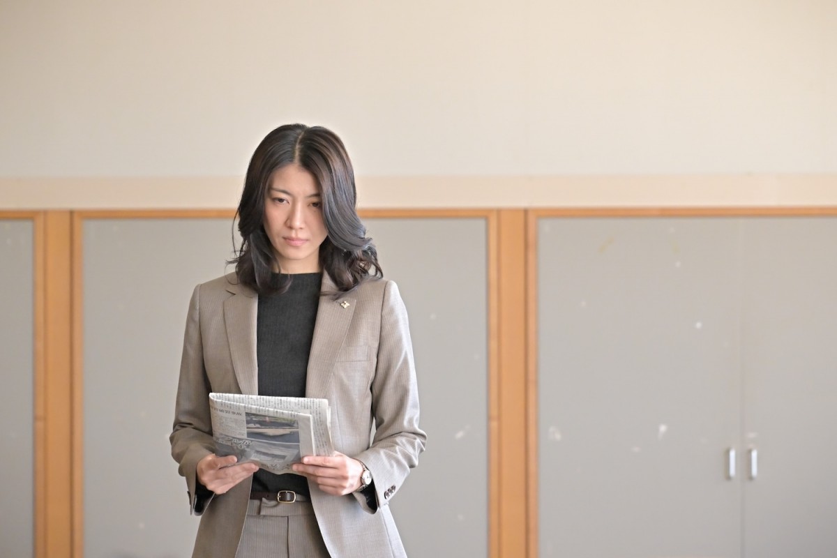 『クジャクのダンス、誰が見た？』第8話　“心麦”広瀬すず、刑事“赤沢”藤本隆宏に事件の見直しを求める