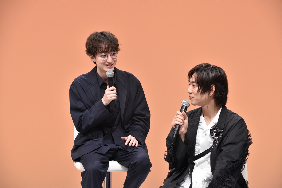 松村沙友理、駒木根葵汰の“距離感バグ”にキュン！　壁ドンシーンも「理想だった」