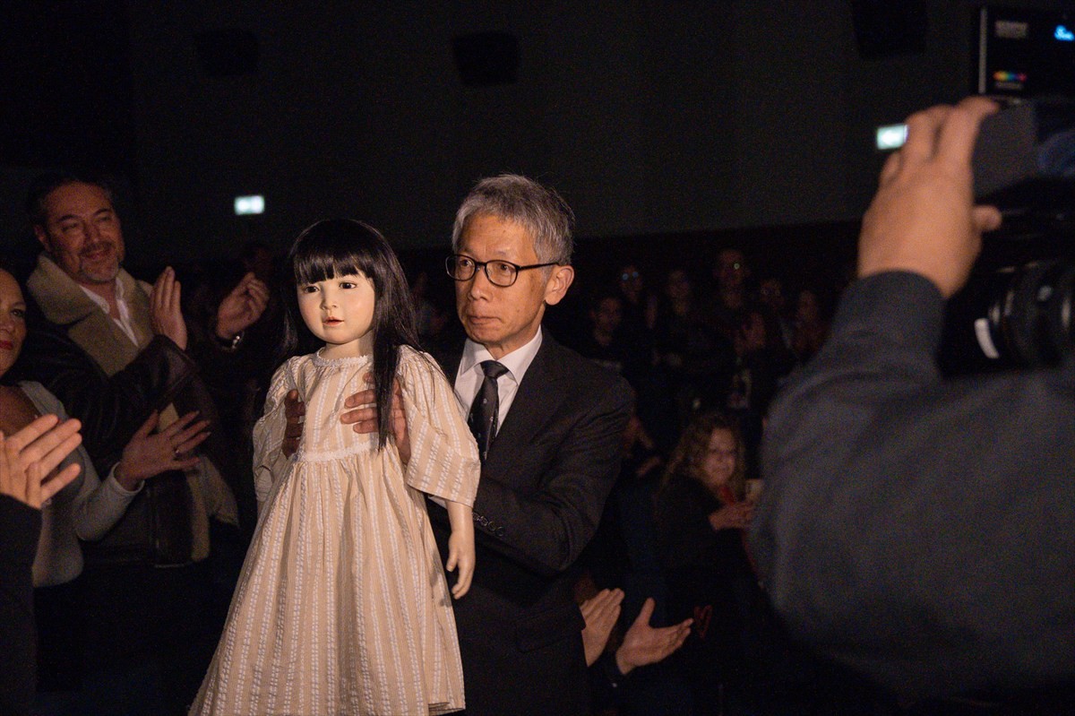 長澤まさみ主演『ドールハウス』がポルト国際映画祭で初上映　矢口史靖監督＆“アヤ”人形が現地に降臨