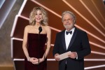 第97回アカデミー賞授賞式にプレゼンターとして登場したメグ・ライアン＆ビリー・クリスタル