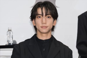 舞台『IMPACT』製作発表記者会見に出席した鈴木大河