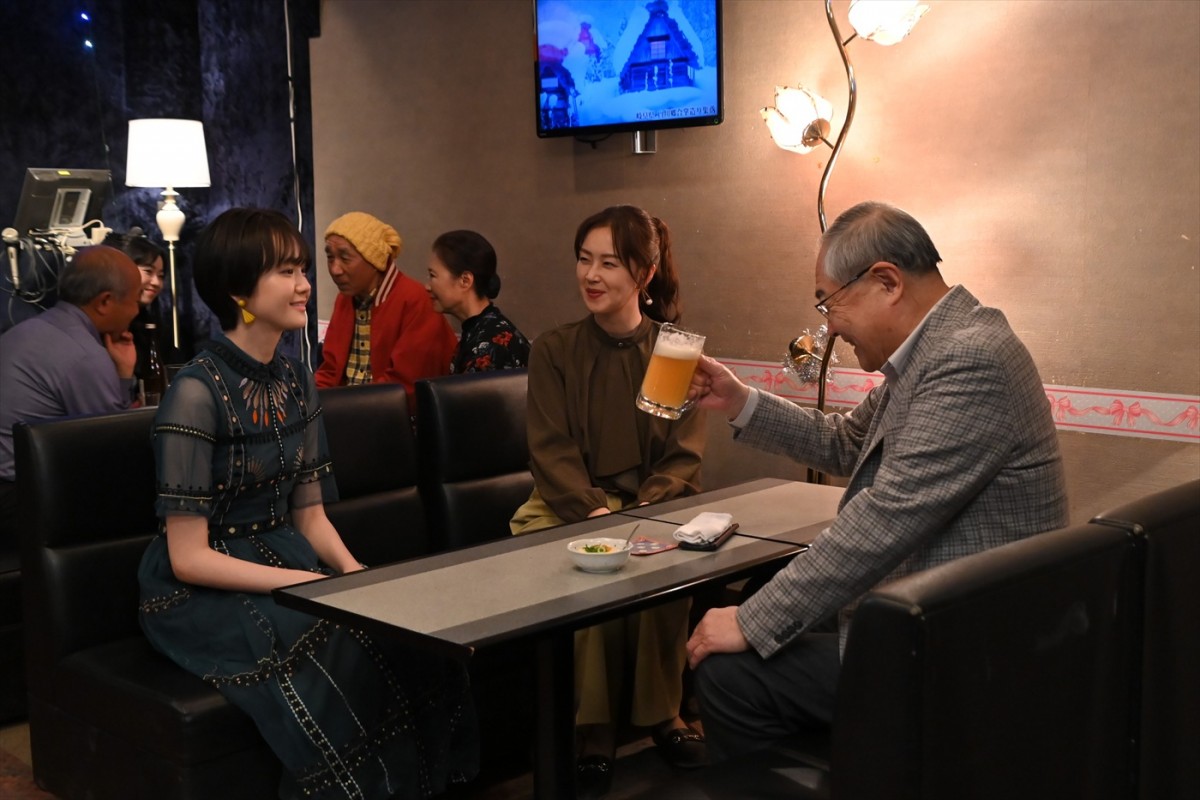 尾碕真花×宮崎美子共演のファンタジードラマ『介護スナック ベルサイユ』2週連続放送＆コメント到着