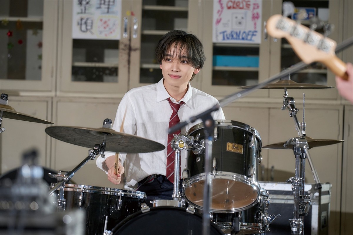 宮世琉弥、『女神降臨』で物語の鍵を握る人物に！　渡邊圭祐＆綱啓永とのバンド演奏シーンを収めた特別映像も
