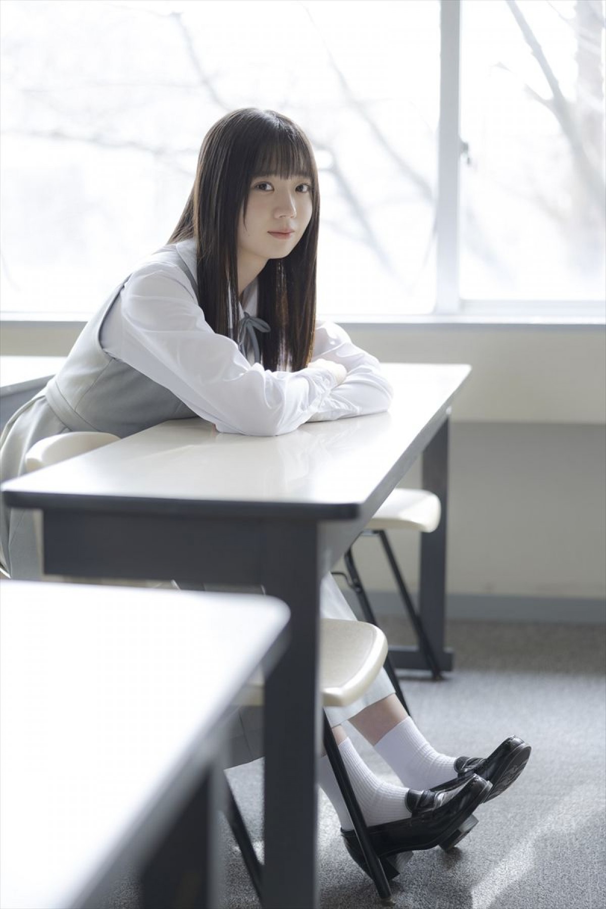 日向坂46五期生・坂井新奈＆佐藤優羽の撮り下ろし写真&手書きプロフィール公開