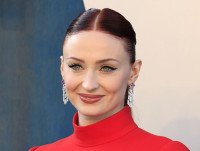 ソフィー・ターナー、英国貴族の恋人と交際2年で破局か　インスタグラムでフォロー解除