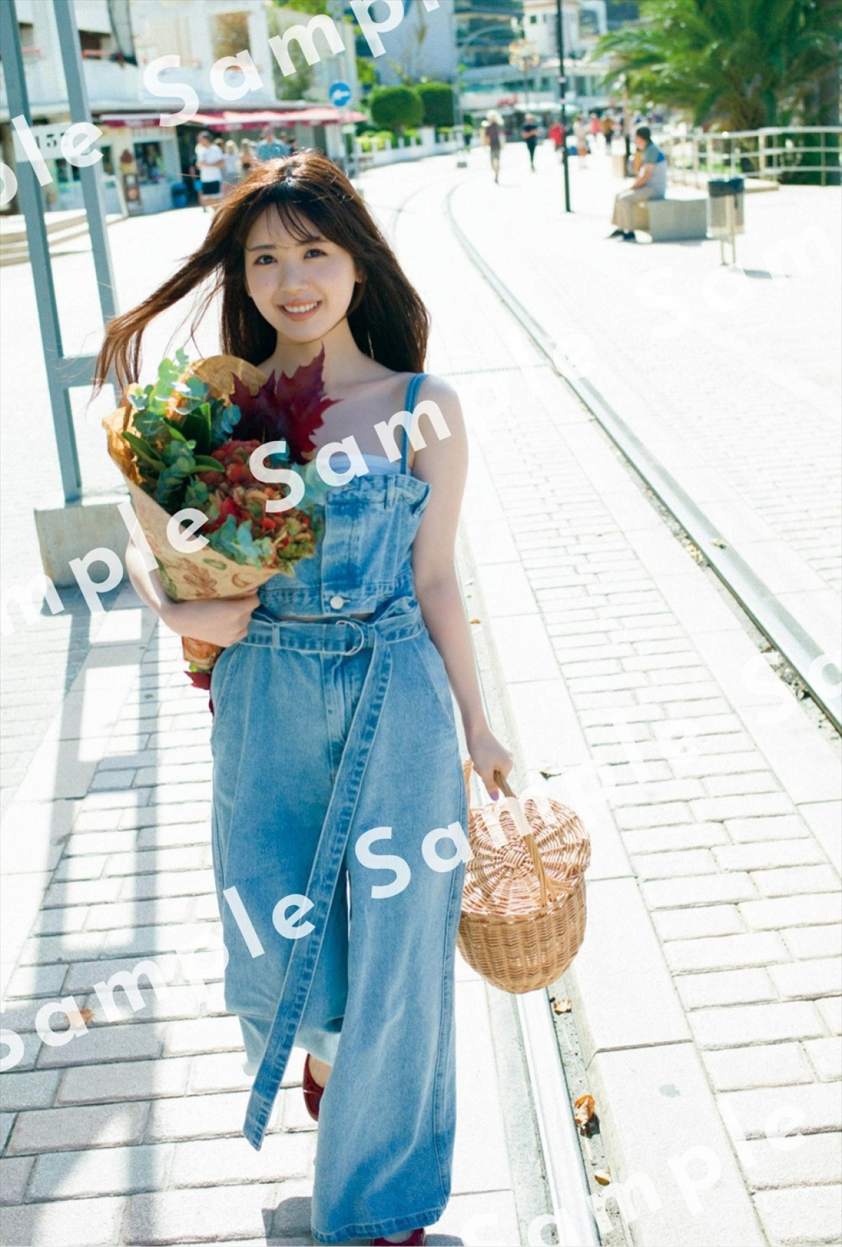 乃木坂46・筒井あやめ、修道院の庭にたたずむ清楚な姿に見惚れる！　1st写真集先行解禁カット