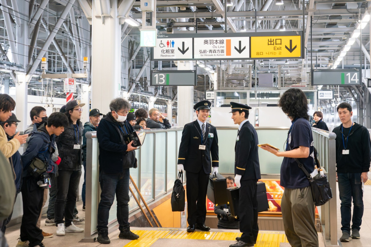 草なぎ剛主演『新幹線大爆破』、作品の魅力をひもとく新場面写真＆メイキング写真＆相関図解禁！