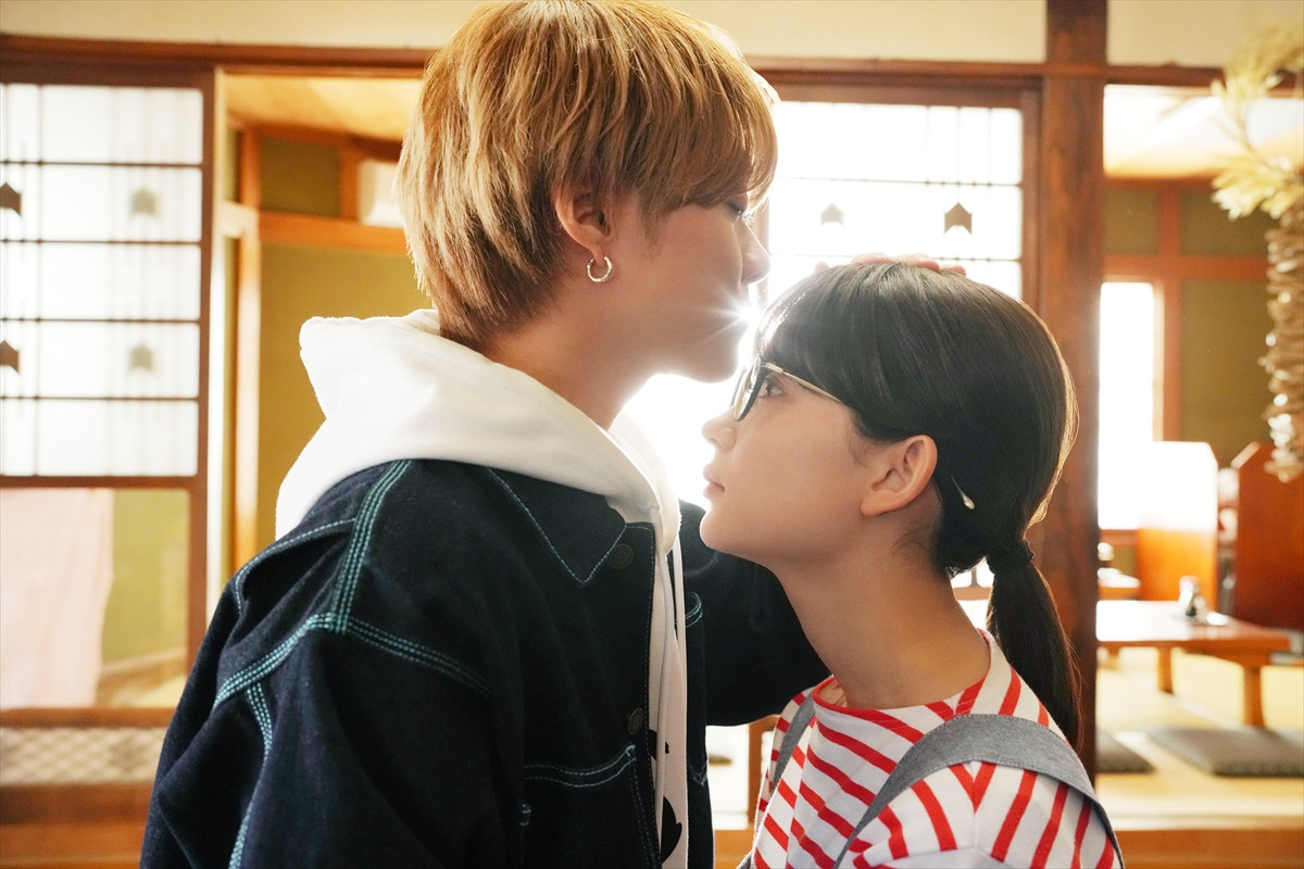 畑芽育×大橋和也『君がトクベツ』、国民的アイドルから壁ドン＆デコチュー!?　ライクレのアイドルキラースマイルも！場面写真解禁