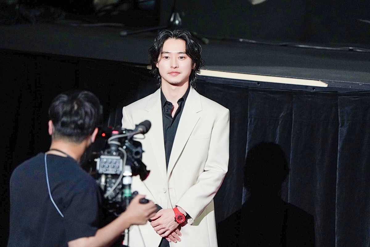 山崎賢人、「Weibo日本年度ベスト俳優賞」受賞！ 「世界の皆さんに楽しんでもらえるような作品を作っていけたら」