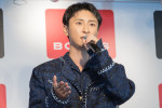 フォトエッセイ『人生そんなもん』（講談社）発売記念会見に出席した與真司郎