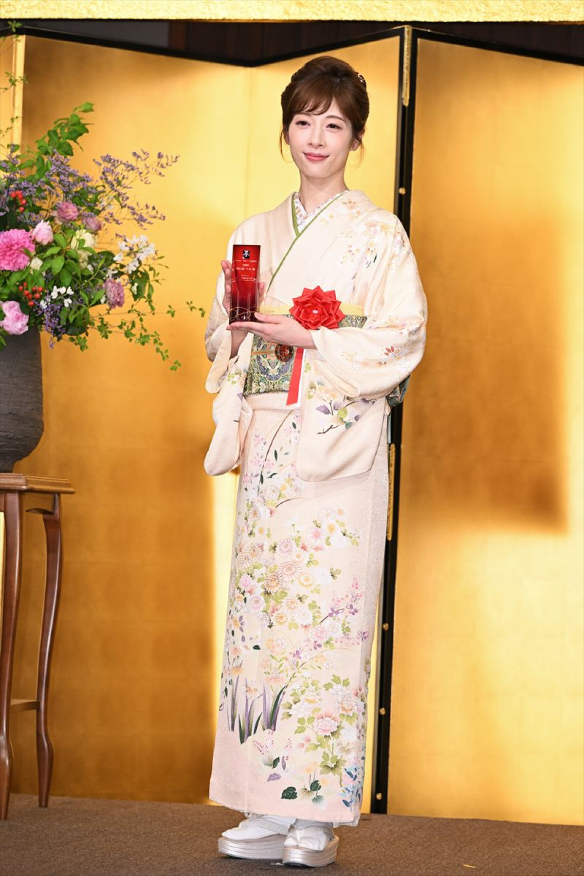 長澤まさみ、美麗ドレス姿で登場　受賞に喜びも「やらなくちゃいけないことは沢山ある」
