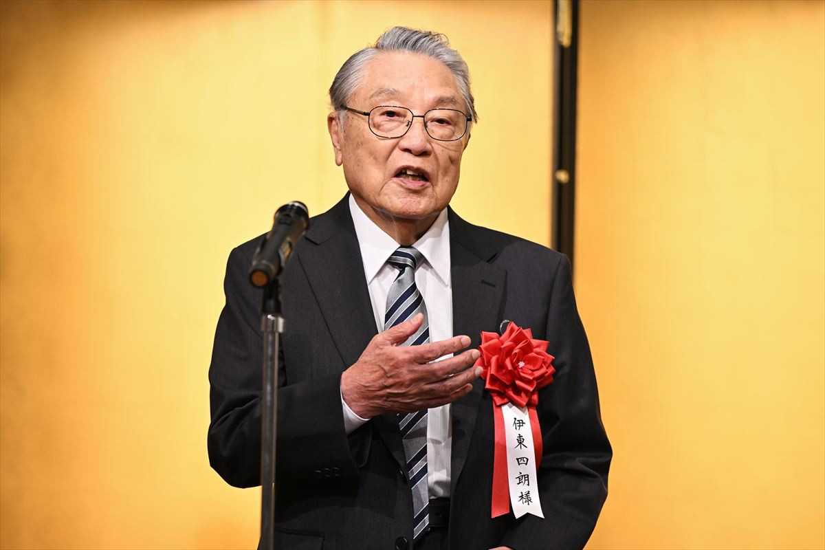 長澤まさみ、美麗ドレス姿で登場　受賞に喜びも「やらなくちゃいけないことは沢山ある」