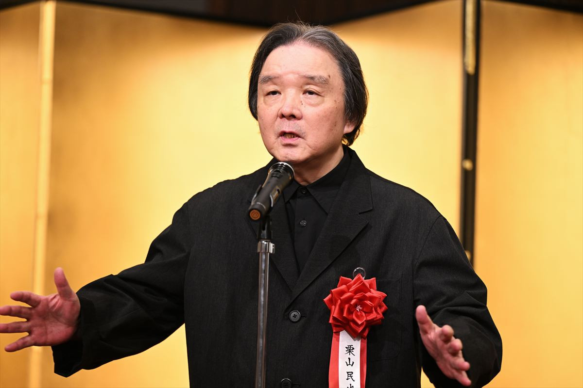 長澤まさみ、美麗ドレス姿で登場　受賞に喜びも「やらなくちゃいけないことは沢山ある」