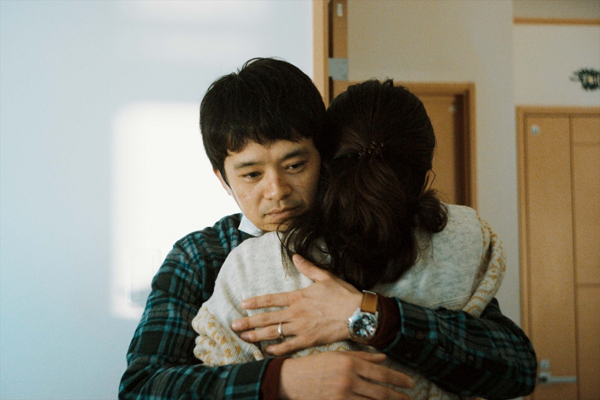 主演・小栗旬『フロントライン』あの時、誰一人あきらめなかった――事実に基づく感動ドラマを切り取る場面写真解禁