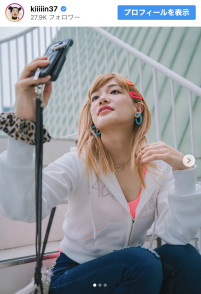 金原早苗、金髪ギャル化したソロショットを披露　※「金原早苗」インスタグラム