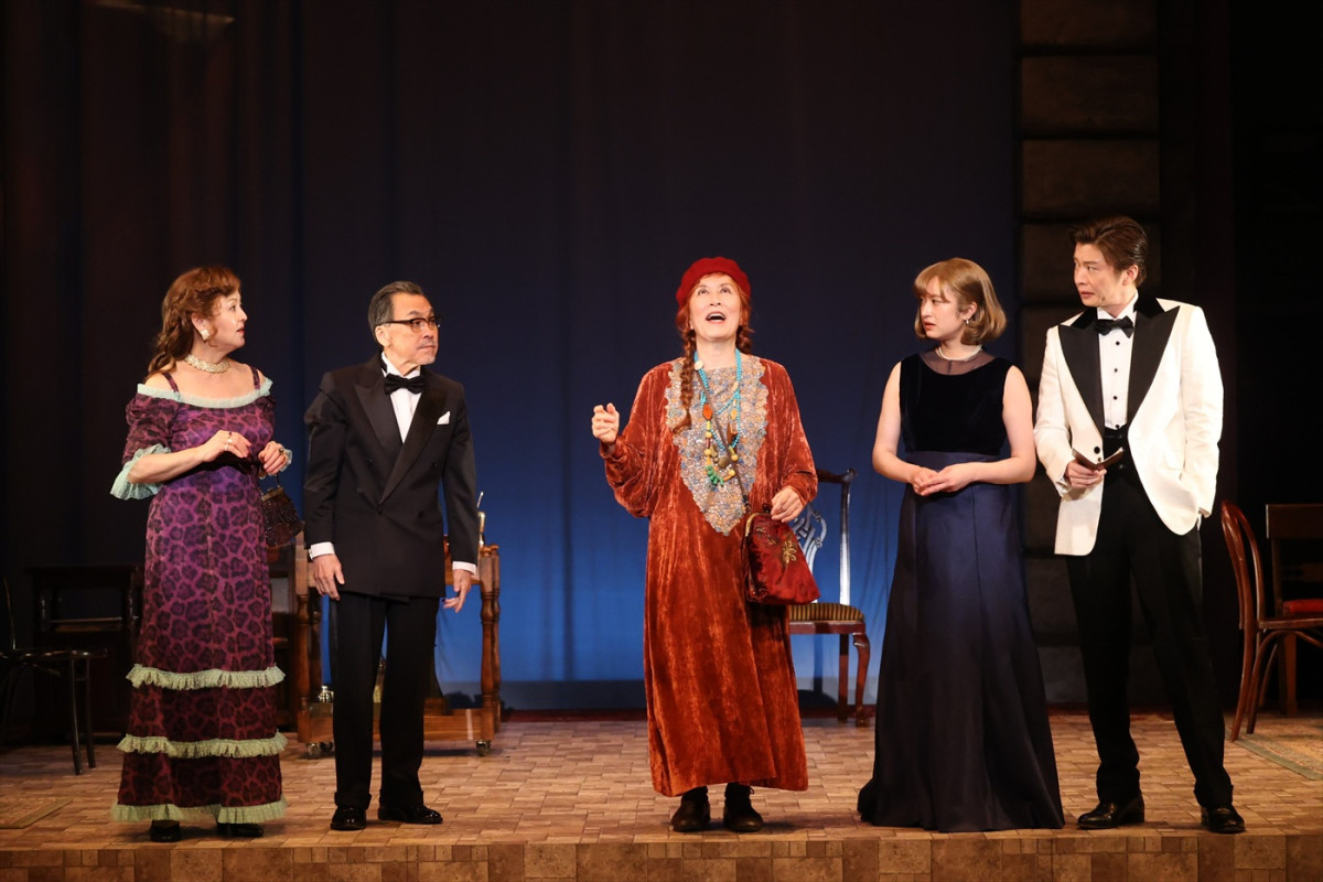 田中圭「4回もカーテンコールをしてくださって嬉しかった」　主演舞台『陽気な幽霊』開幕！　オフィシャルレポート到着
