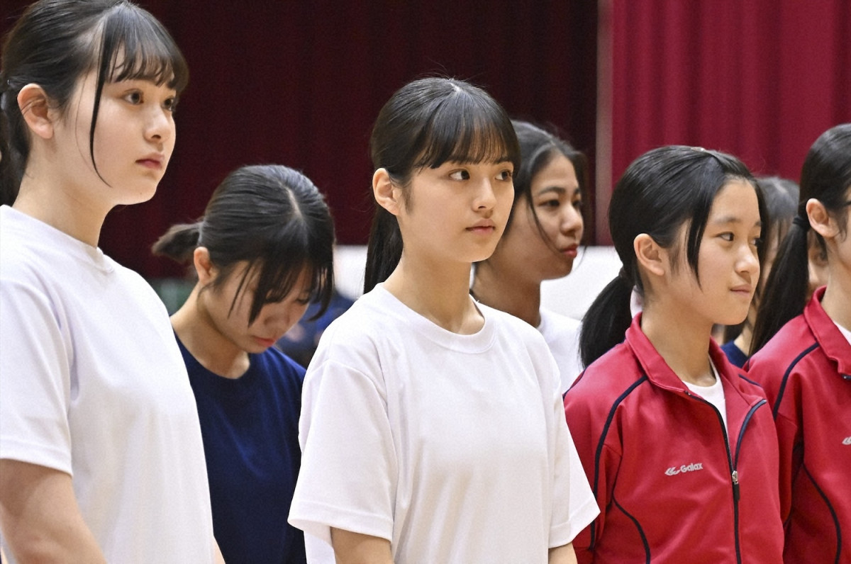 『キャスター』第4話　“進藤”阿部寛、盗撮事件が発生した女子中学校の取材に同行