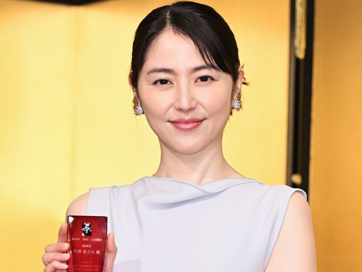 第50回 菊田一夫演劇賞授賞式に登壇した長澤まさみ