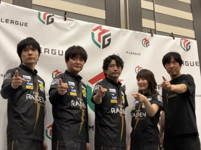 「Mリーグ2024-25閉幕イベント」の合同取材に応じたTEAM RAIDEN/雷電