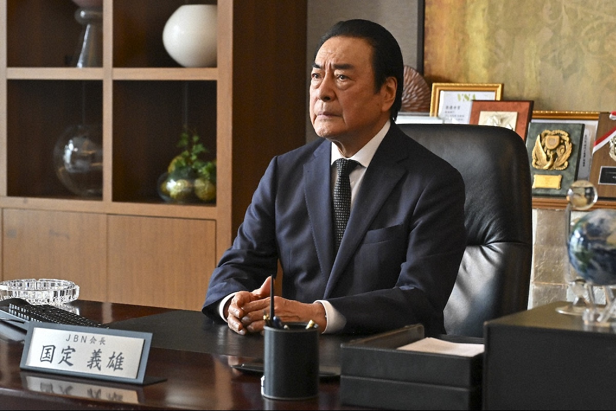 『キャスター』第9話　“進藤”阿部寛、スキャンダル発覚後も取材を継続　番組を揺るがす大事件が発生