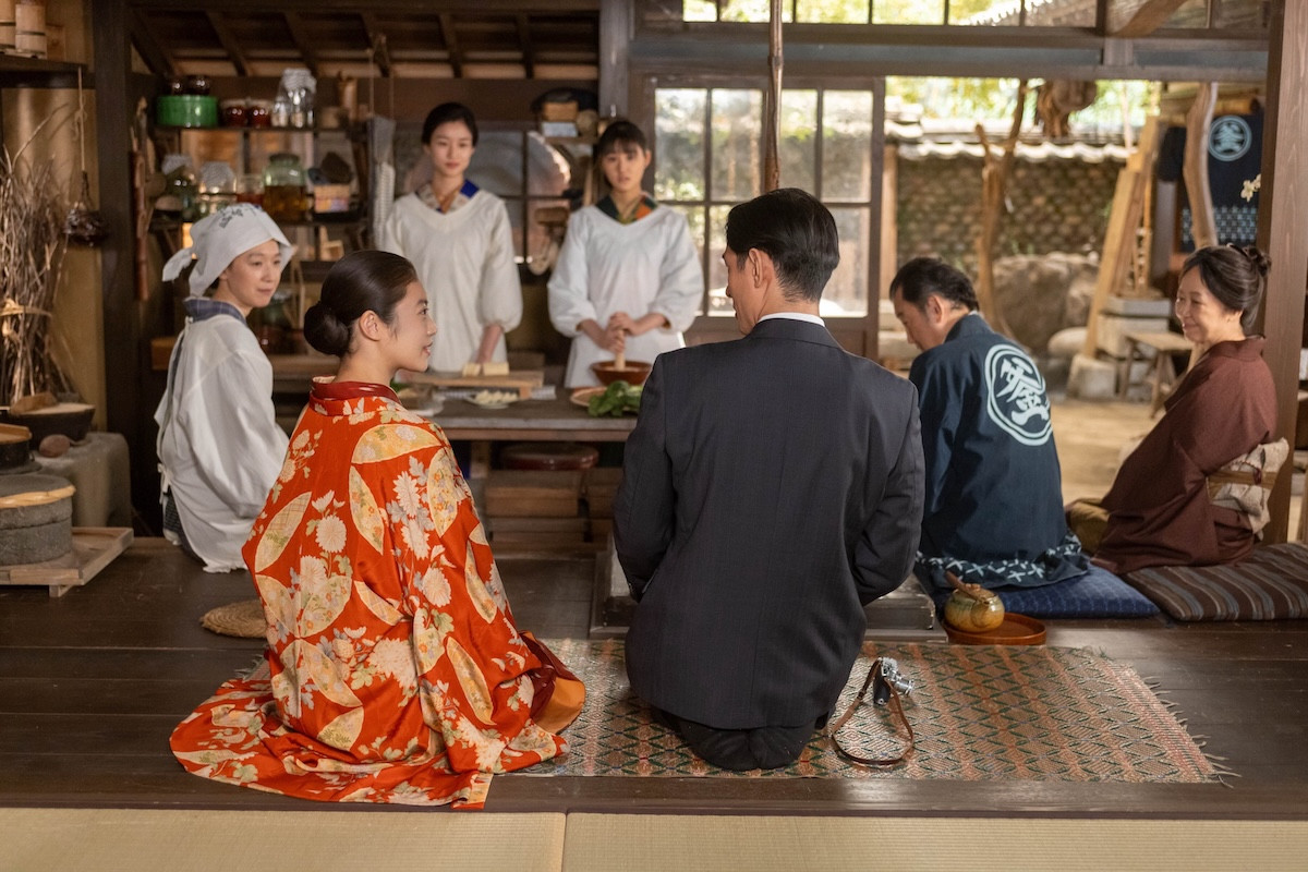 明日の『あんぱん』“のぶ”今田美桜、夫“次郎”中島歩からカメラを託される