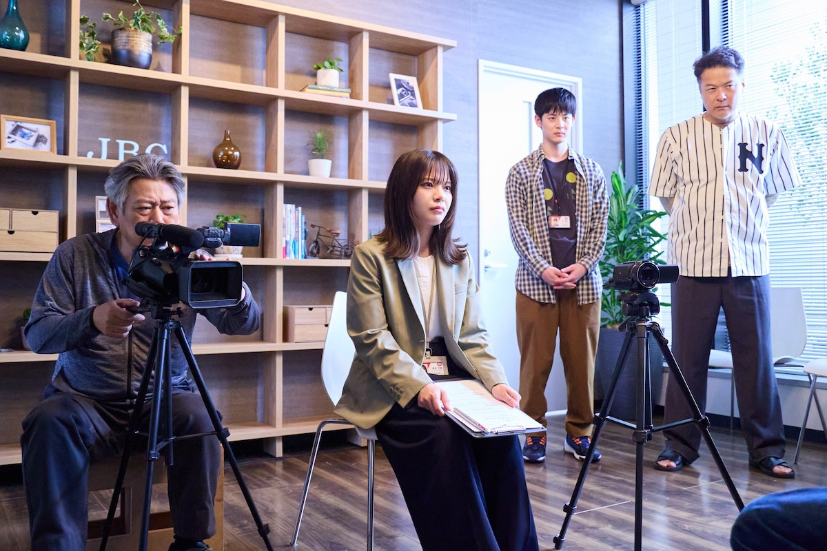 『恋は闇』第8話　“万琴”岸井ゆきの、“浩暉”志尊淳へインタビュー　内容が大きな波紋を呼ぶ