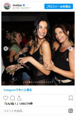 デュア・リパ、シアーなドレスで婚約者カラム・ターナーとダンス※「DUA LIPA」インスタグラム