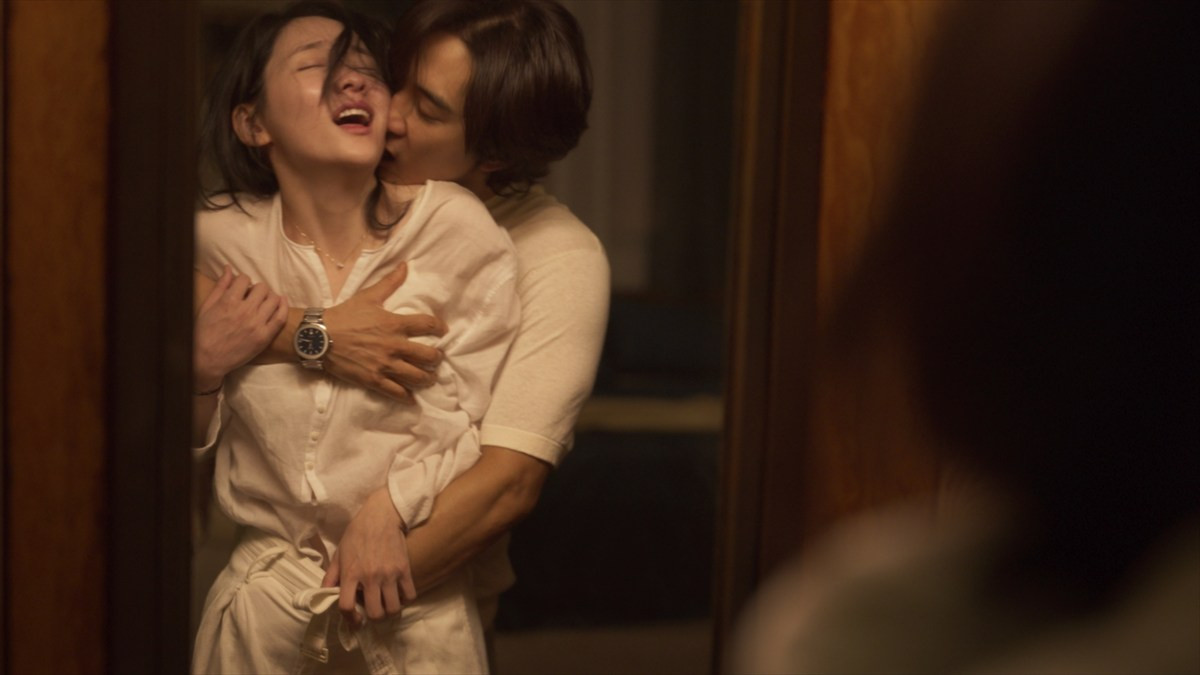 韓国映画史上“歴代最高のベッドシーン”と激賞！　『秘顔』でソン・スンホンを虜にするパク・ジヒョン魔性の本編映像解禁
