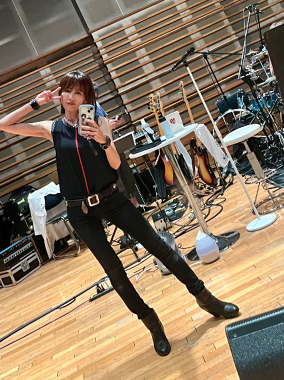 工藤静香55歳、ノースリーブ姿で魅力全開「スタイル抜群」「素敵すぎ」「カッコ可愛い」