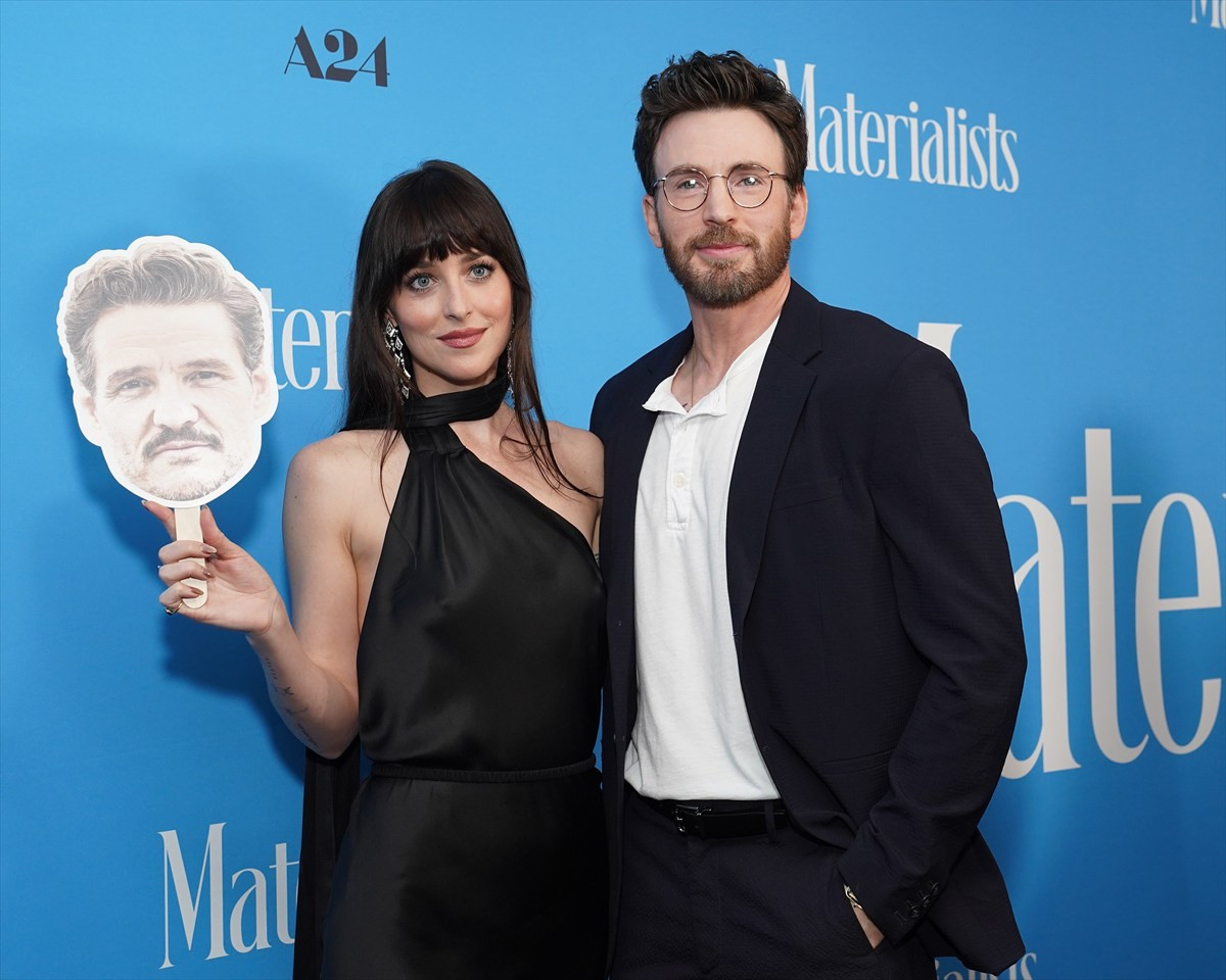クリス・マーティンと破局したダコタ・ジョンソンが美しすぎる！　大胆ルック4選