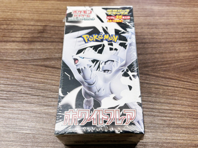 ポケカ新弾「ホワイトフレア」デラックス版を開封！　AR1枚確定＆1パック35枚入りの中身を調査＜実物レポ＞