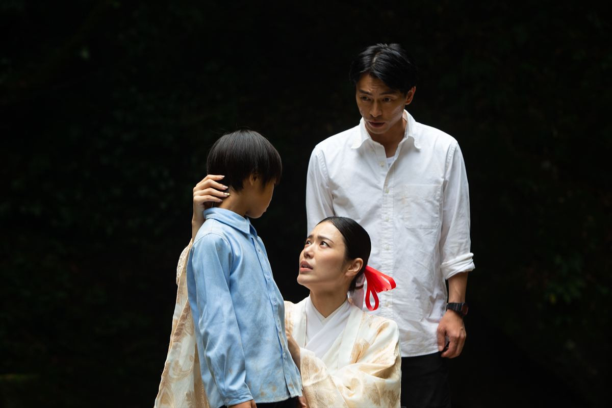 元宝塚スター・彩凪翔、“男役”から“巫女役”へ…初のホラーヒロインに挑戦　映画『男神』本編映像＆場面写真解禁
