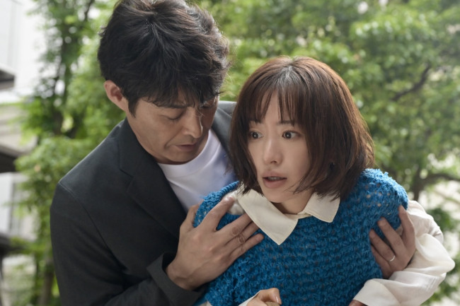 金曜ナイトドラマ『奪い愛、真夏』第1話より