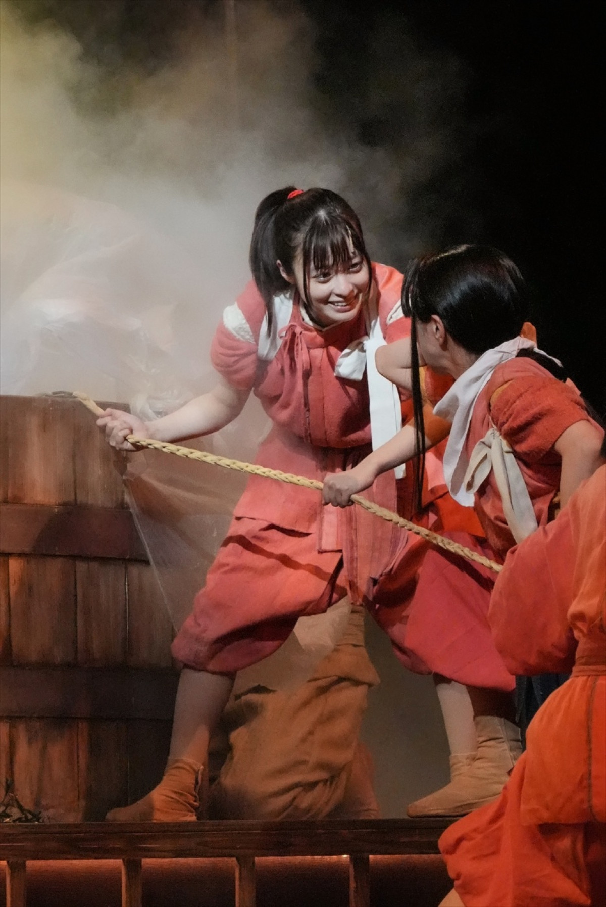 舞台『千と千尋の神隠し』上海公演開幕！　千尋役・橋本環奈らの舞台＆本初日カーテンコール写真が到着