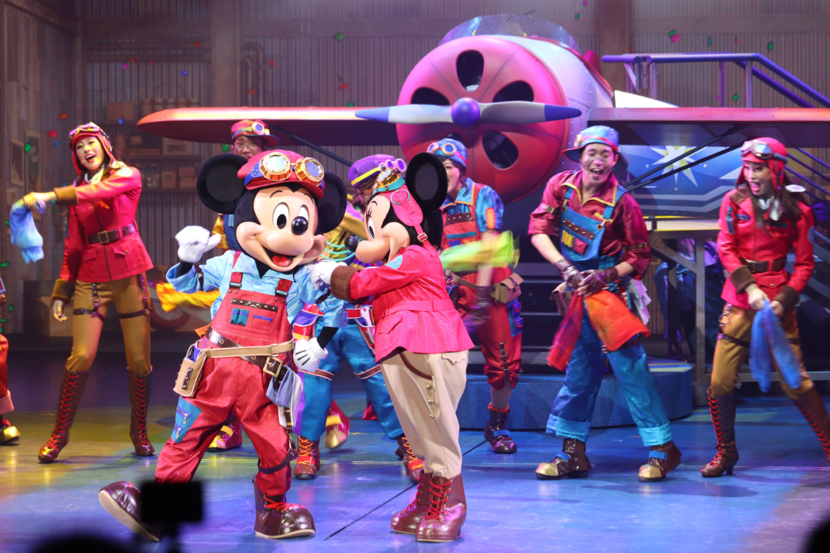 2re20250715_東京ディズニーシー「ハンガーステージ」の新エンターテイメントプログラム「ドリームス・テイク・フライト」の様子