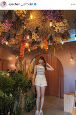 沖縄旅行を満喫する高本彩花　※「高本彩花」インスタグラム