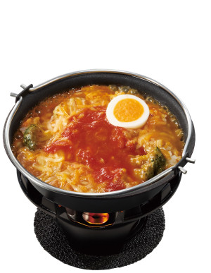 『クレヨンしんちゃん』×「すき家」がコラボ！　映画の世界観をイメージした“焼きカレー”発売