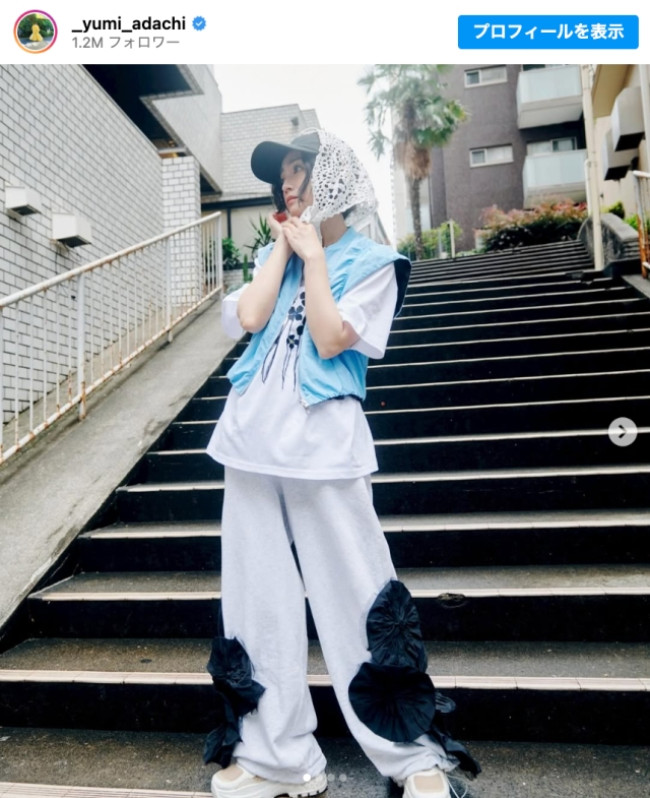 安達祐実、“幼さ”感じる個性派コーデを披露 ※「安達祐実」インスタグラム