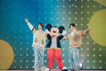 世界初！ミッキーマウスが King ＆ Prince のコンサートにサプライズ登場