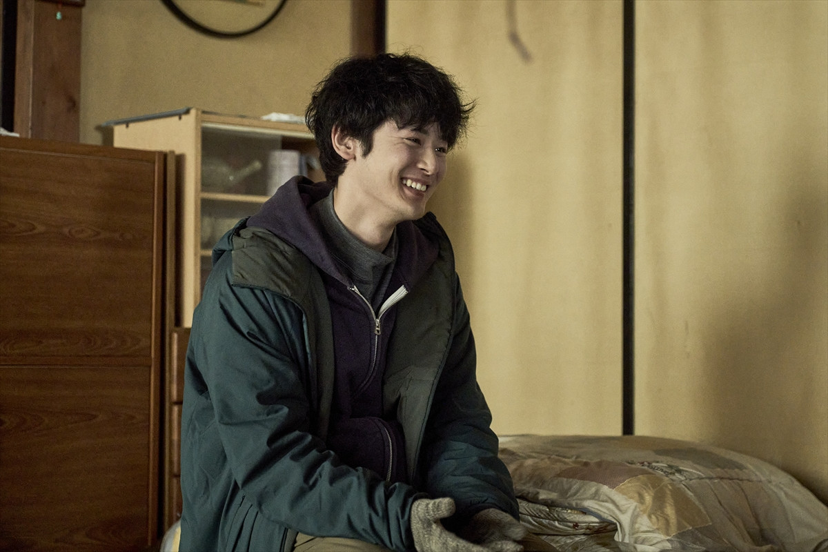 小林虎之介、鹿賀丈史をリスペクト！　映画『生きがい』で信三の固く閉ざされた心をほどいてゆくボランティアの青年を熱演