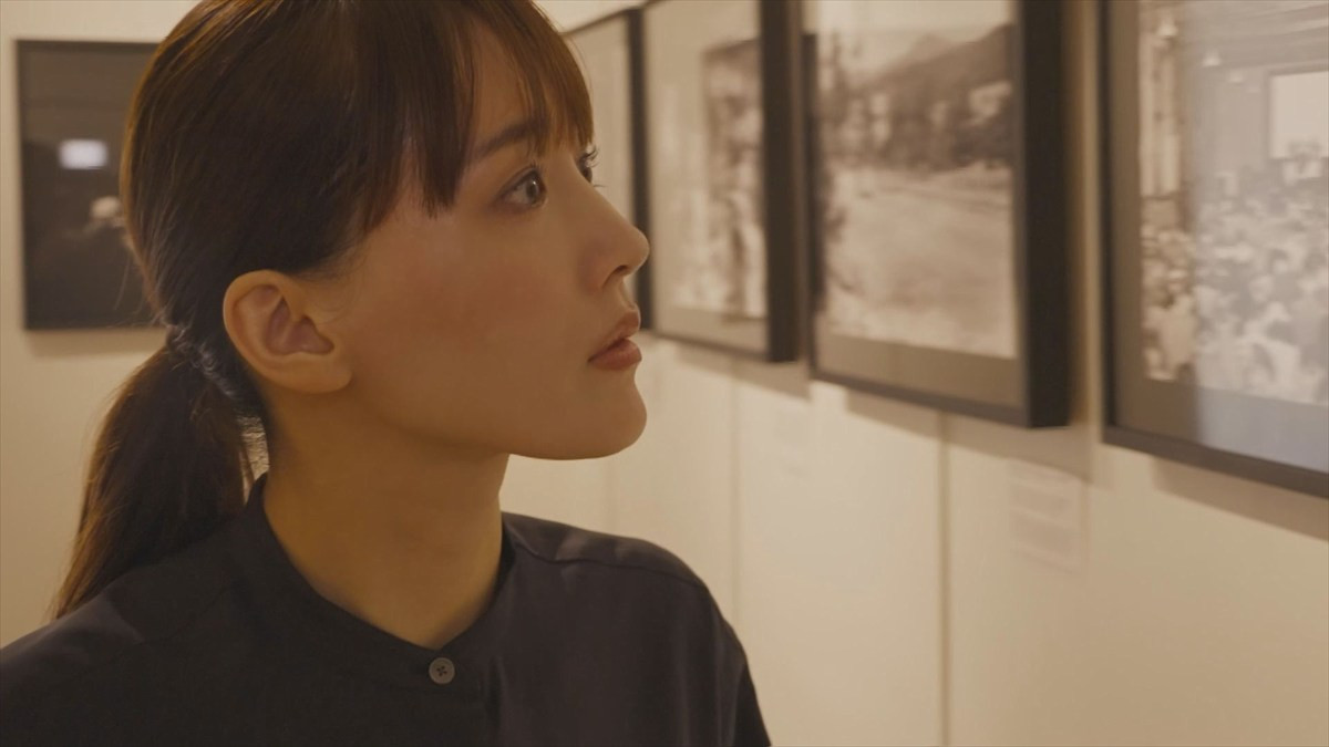 8月14日放送『なぜ君は戦争に? 綾瀬はるか×news23』より、ロスアラモスで医師の足跡を追う綾瀬はるか