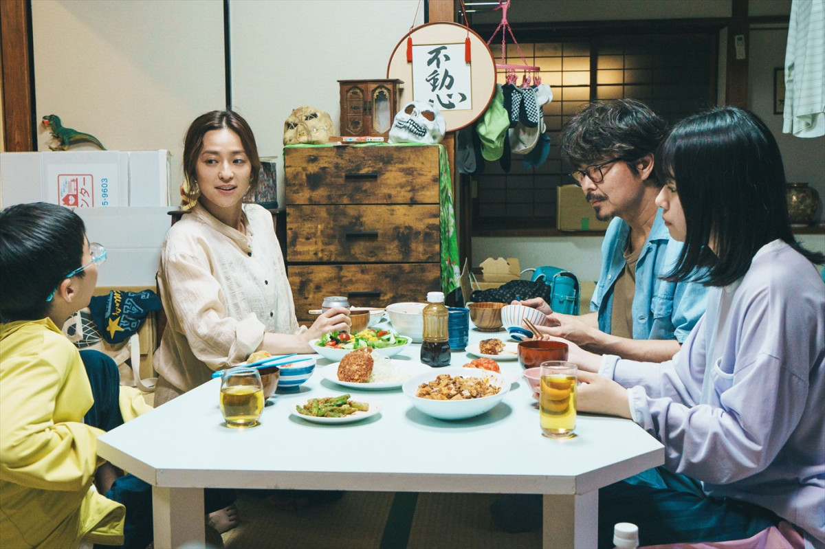 『こんばんは、朝山家です。』クランクアップに中村アンが涙！　小澤征悦、Aぇ! group・小島健らキャストコメント到着