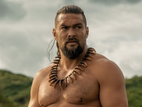 ジェイソン・モモア、サーフィン中に溺れかけたことをきっかけに禁煙を決意