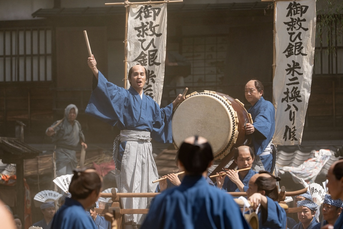 『べらぼう』“蔦重”横浜流星、友を弔い涙　励ます“歌麿”染谷将太にネット感動「グッとくる」「涙が止まらない」