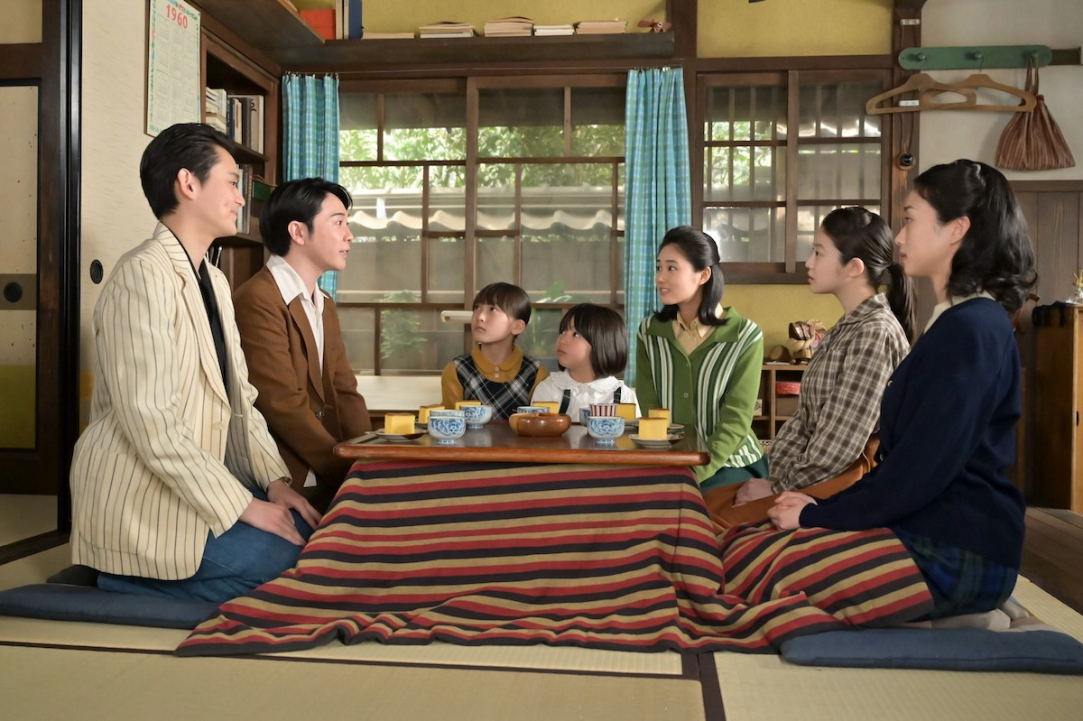 明日の『あんぱん』“嵩”北村匠海、“たくや”大森元貴から舞台美術を依頼される